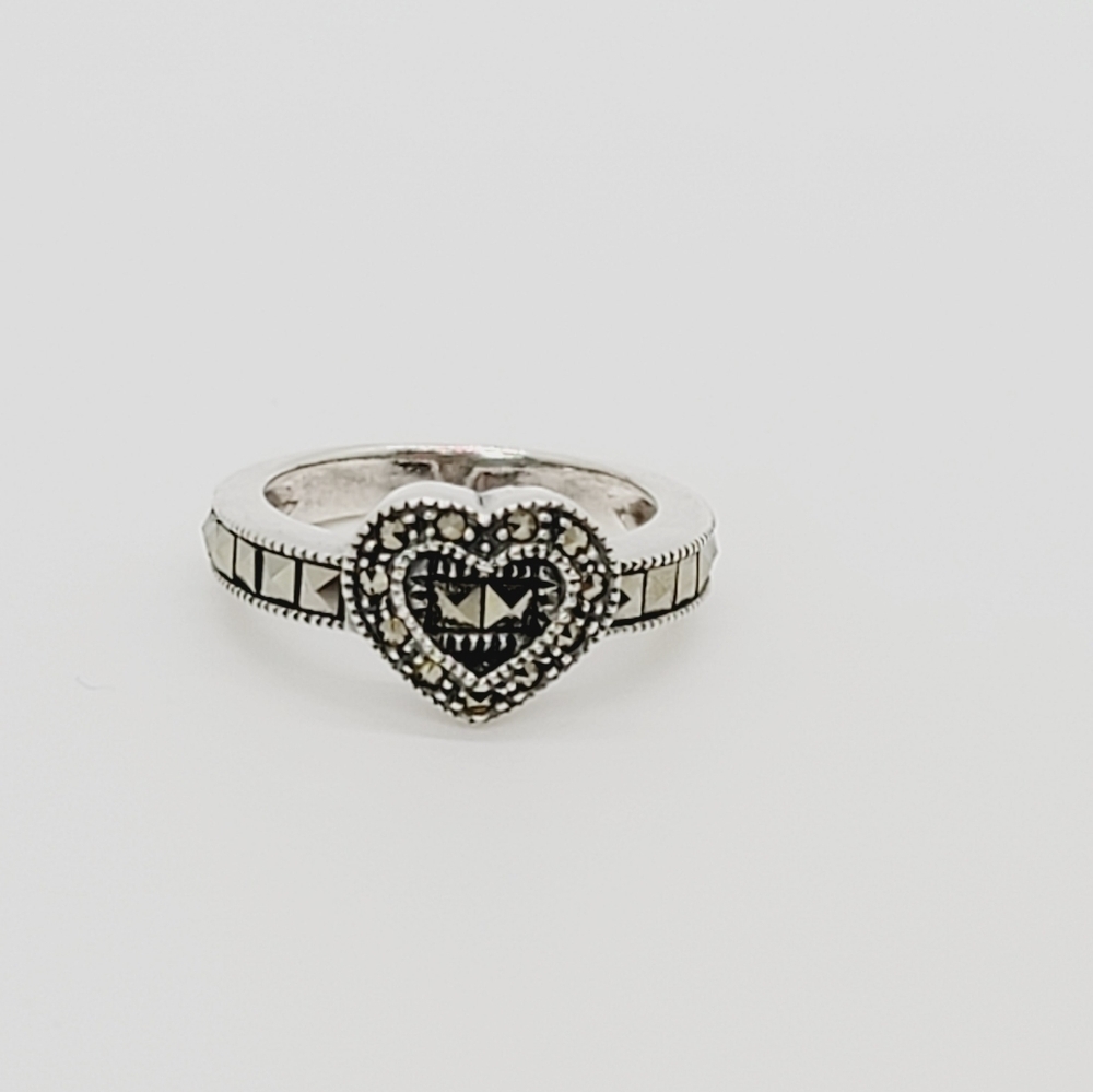 Sterling Silver heart ring 4.75